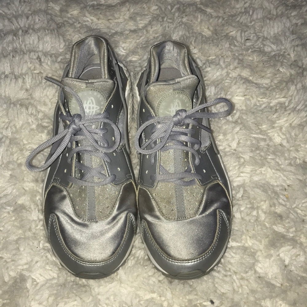 Silver/grey nike hurraches size 9